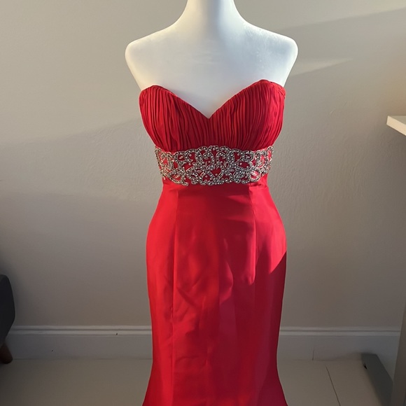 Red sirena dress - Picture 3 of 14